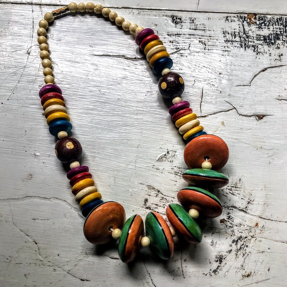 Retro fun statement necklace with amazing colors!